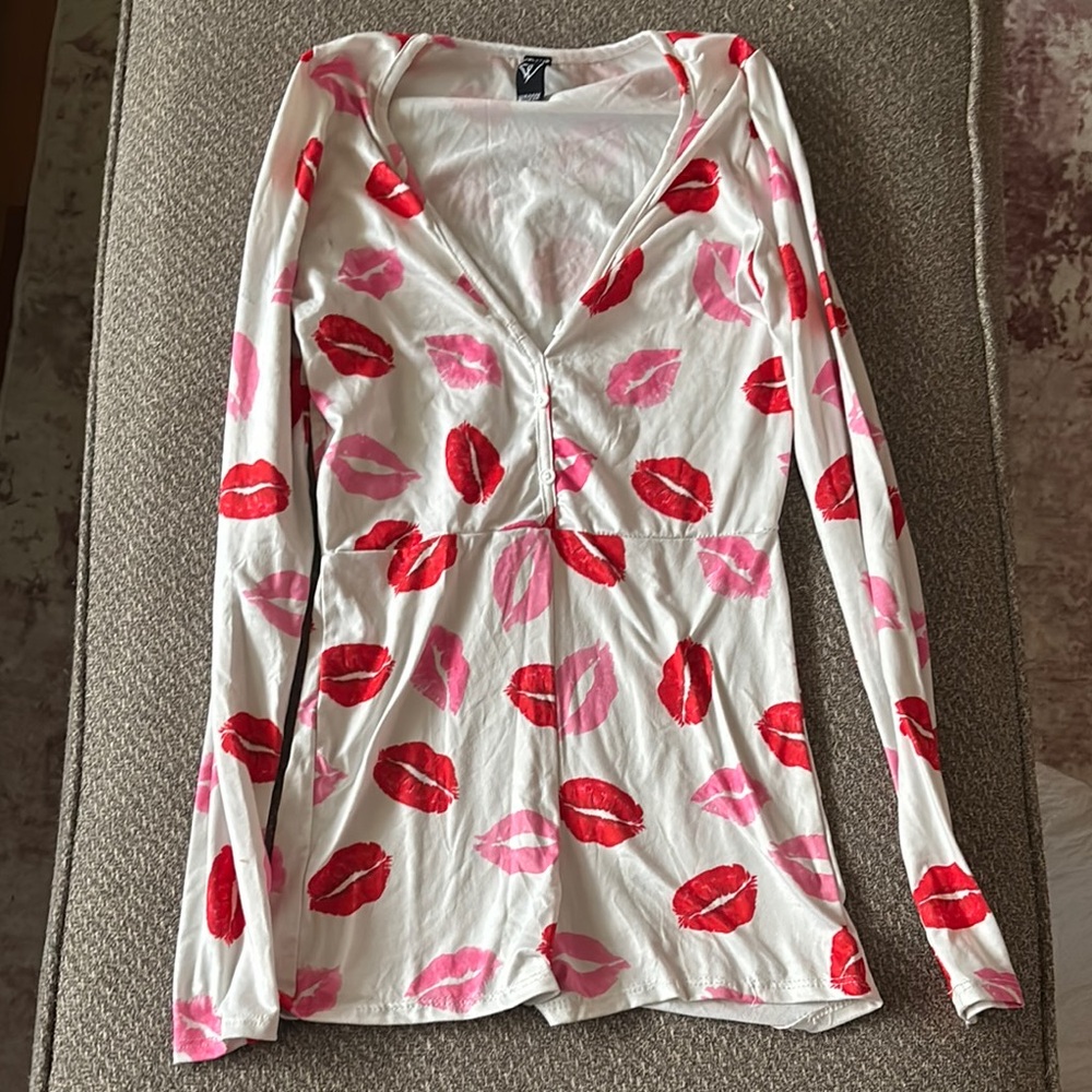 Kiss Print Long Sleeve Pajama Romper